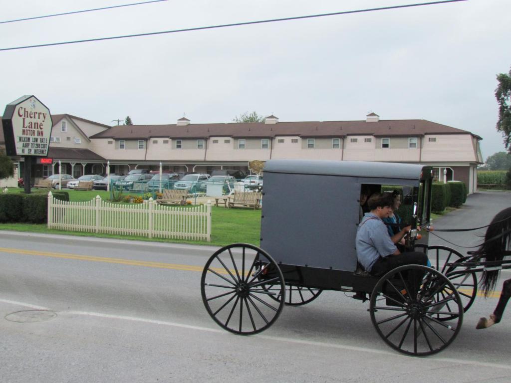 Cherry Lane Motor Inn Amish Country Ronks Buitenkant foto