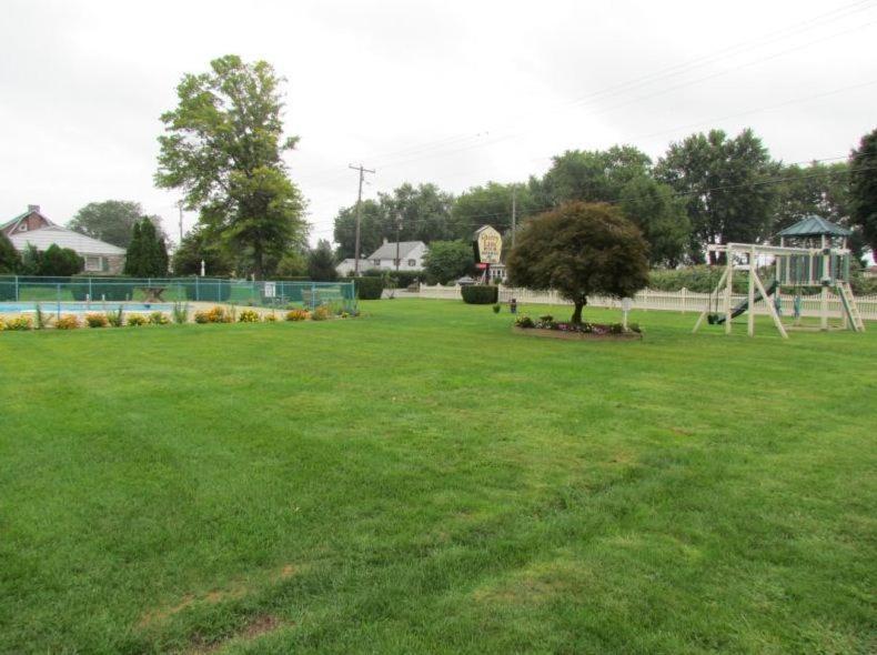 Cherry Lane Motor Inn Amish Country Ronks Buitenkant foto