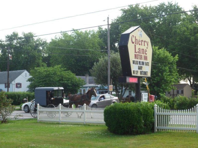 Cherry Lane Motor Inn Amish Country Ronks Buitenkant foto